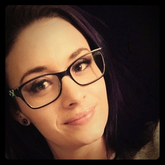 Meet your Posher, Elaine - Picture 1 of 1